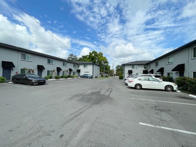 Building Photo - 2 Bed, 1.5 Bath Townhouse- The Reserve Floorplan