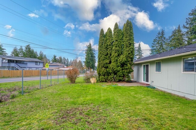 Building Photo - 523 159th St E