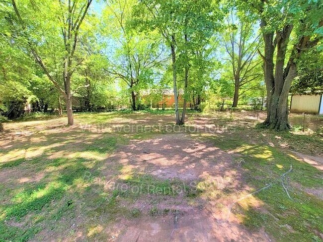 Building Photo - 225 Holly Smith Dr