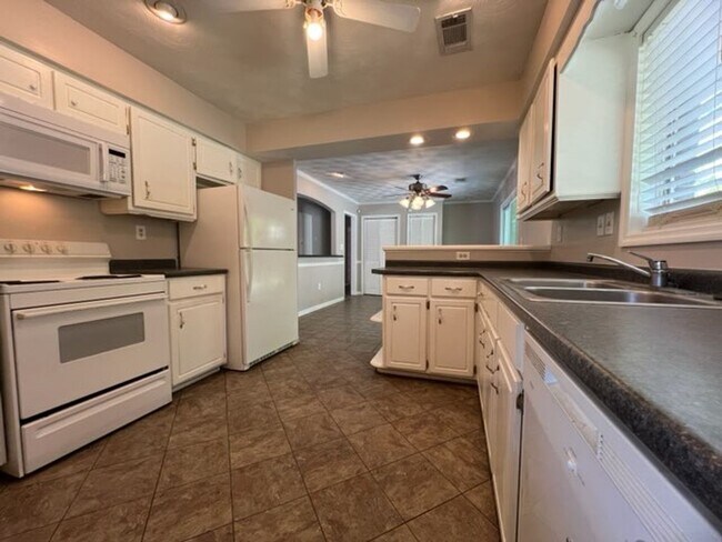 Building Photo - Convenient to Midtown, North Columbus, Ft Benning, CSU!!!
