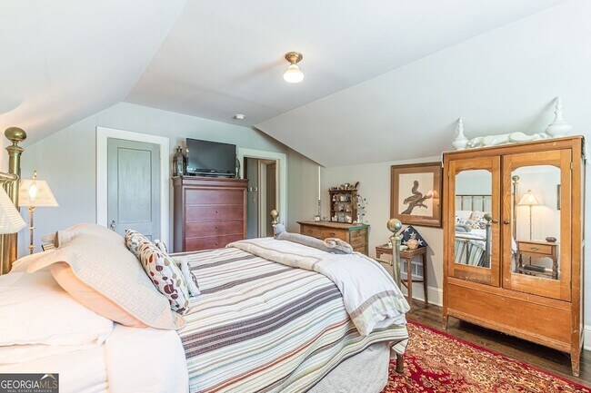 Building Photo - 1878 Cambridge Ave