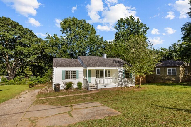 Building Photo - Fully Renovated Center Point Bungalow