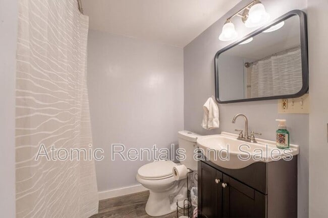 Building Photo - 703 W 2nd Ave