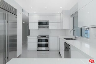 Building Photo - 10727 Wilshire Blvd