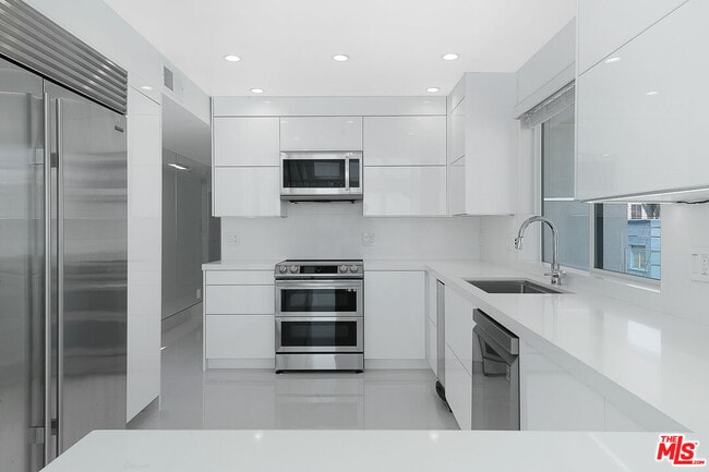 Building Photo - 10727 Wilshire Blvd