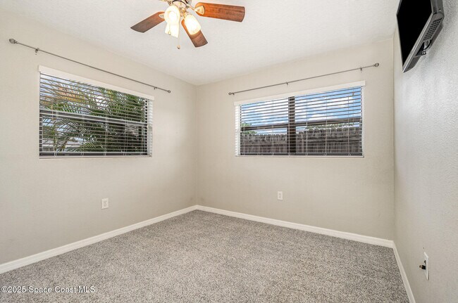 Building Photo - 320 Nelson Dr