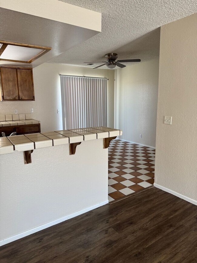 Building Photo - Apple Valley- Four Plex- 2 Bedrooms, 2 Bat...