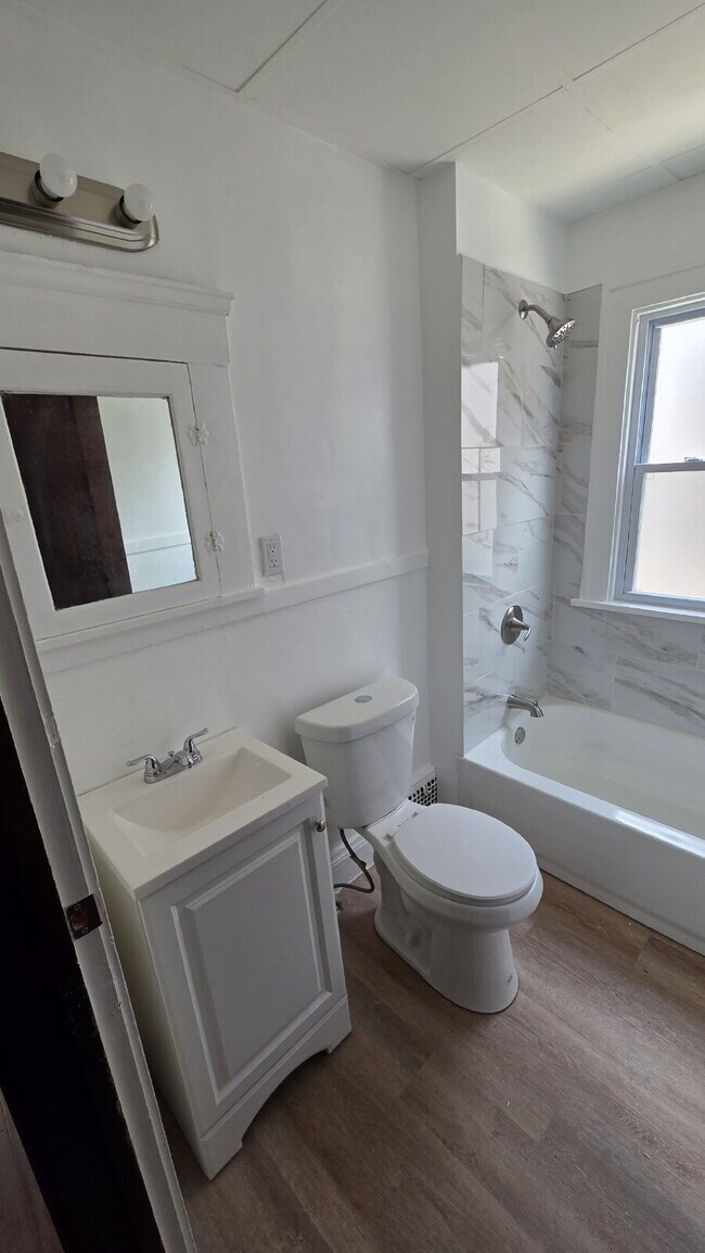 Building Photo - "2-Bedroom Duplex -avail now"