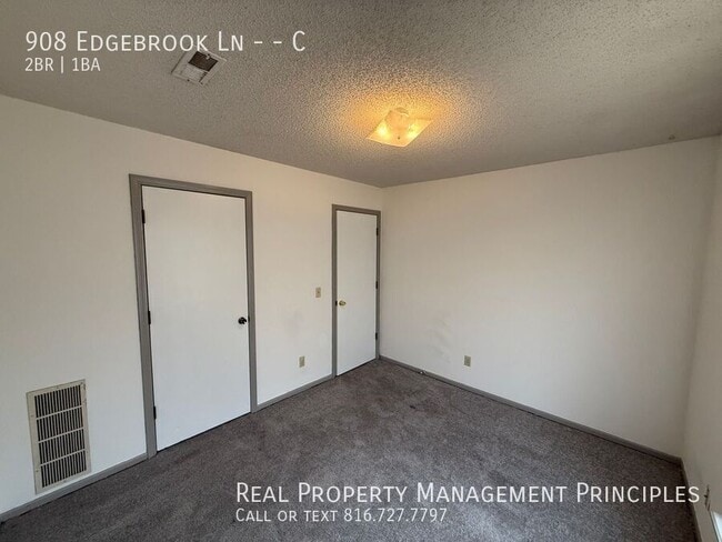 Building Photo - 908 S Edgebrook Ln