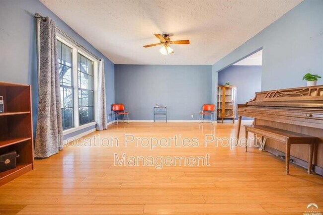 Building Photo - 3421 W 10th Pl