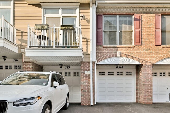 Building Photo - 375 Kingston Ct