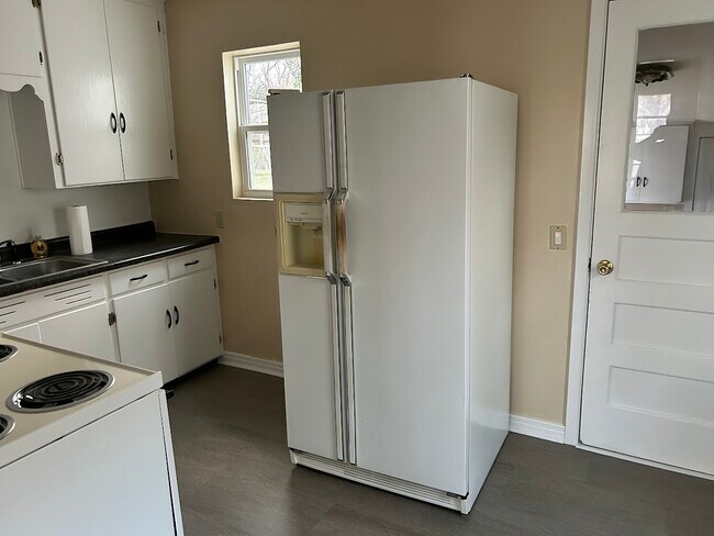 Building Photo - 237 S Streeter Ave