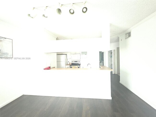 Building Photo - 17150 N Bay Rd