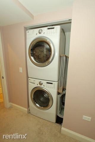 Building Photo - 807 W Lill Ave