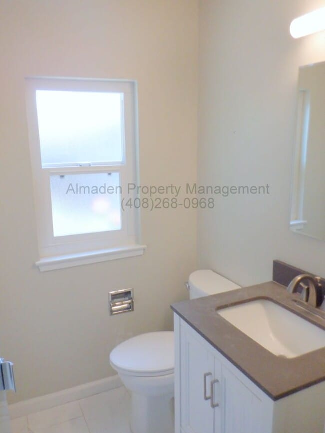 Building Photo - Remodeled Home in Great Location w/ Award Winning Schools & Central A/C!! Pets Negotiable!