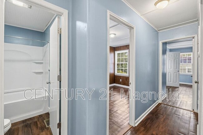 Building Photo - 934 Bluebird Rd