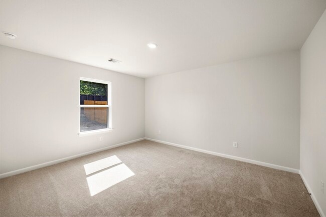 Building Photo - 6415 Elm St