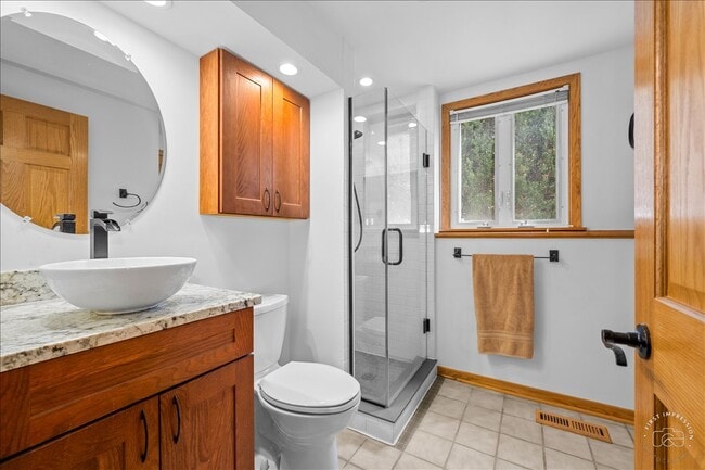 Building Photo - 1120 N Brainard St