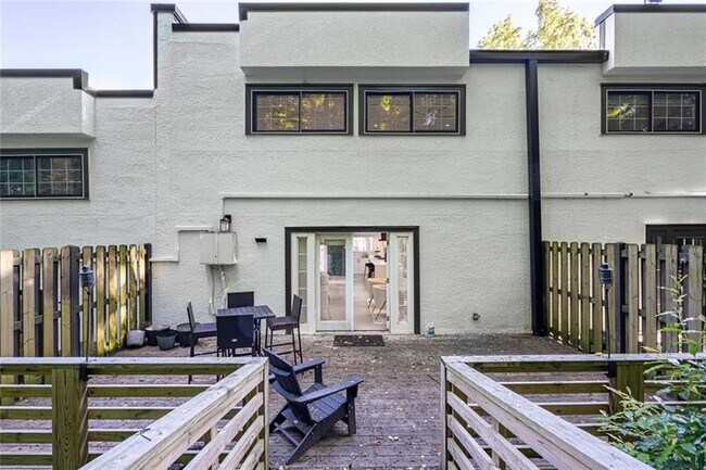 Building Photo - 1445 Monroe Dr NE