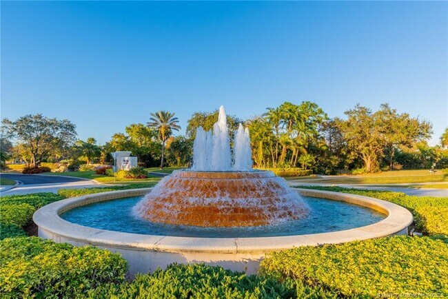 Building Photo - 2371 SW Carriage Hill Terrace