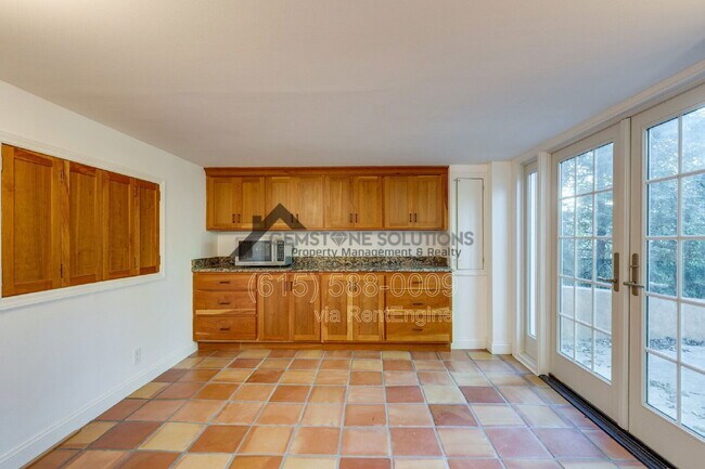 Building Photo - 502 32nd Ave S