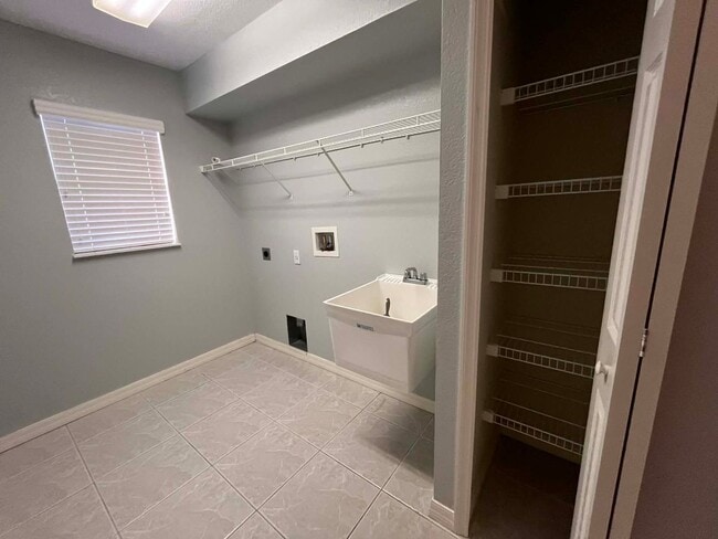 Building Photo - 25381 Deep Creek Blvd