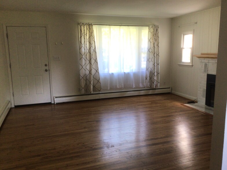 Building Photo - 43855 Bardmore Way