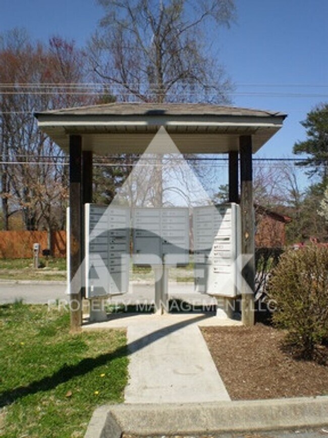 Building Photo - Nice 2 Bd | 1.5 Ba Townhouse in West Knox Condo Community!