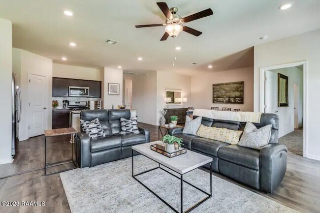Building Photo - 406 Starlight Dr