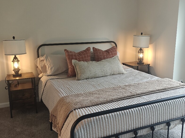 Primary Photo - 521 N Graham St