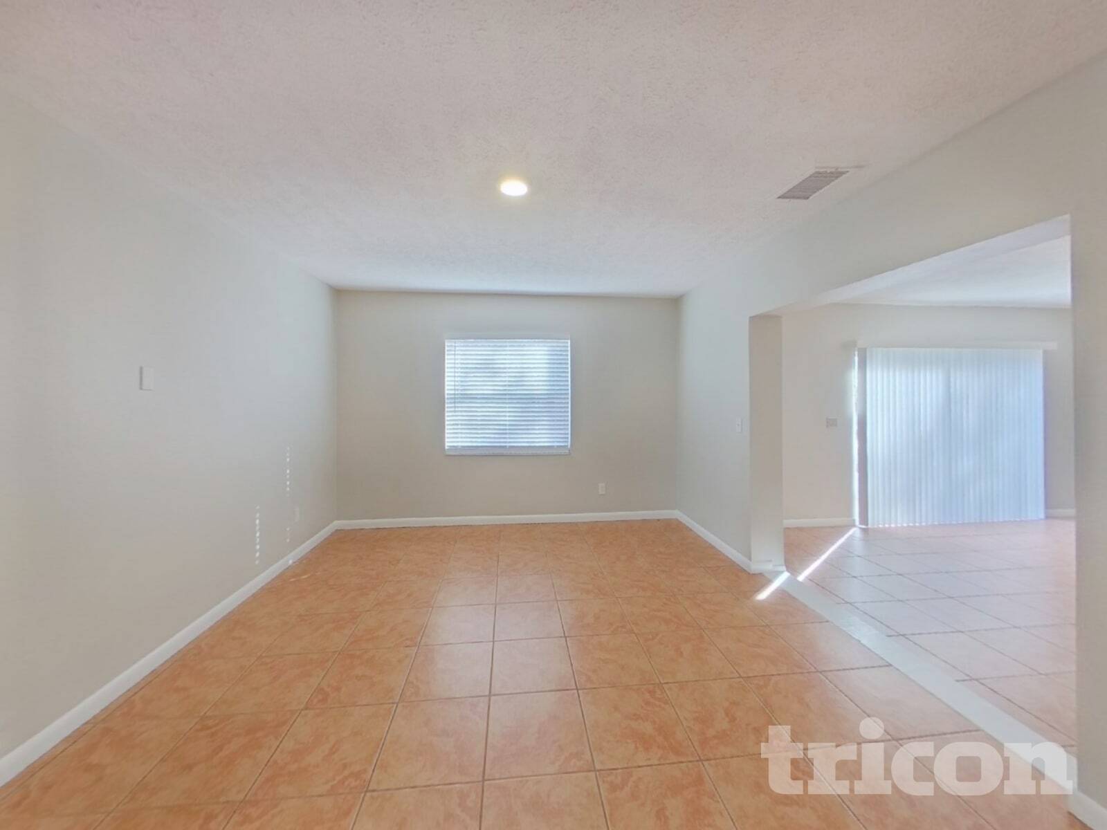 Building Photo - 1101 Seffner Valrico Rd