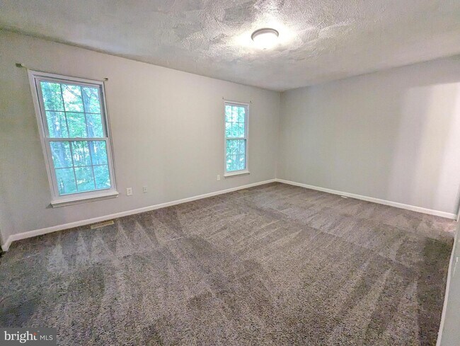 Building Photo - 6912 Myersview Dr