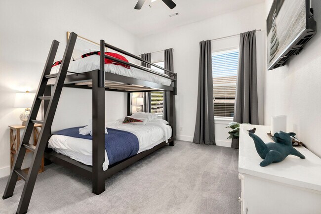 Building Photo - 158 E South St