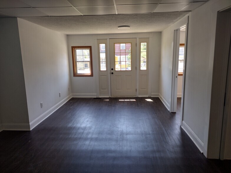 Building Photo - 337 W South St