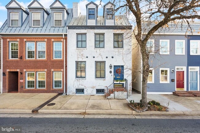 Building Photo - 214 S Henry St