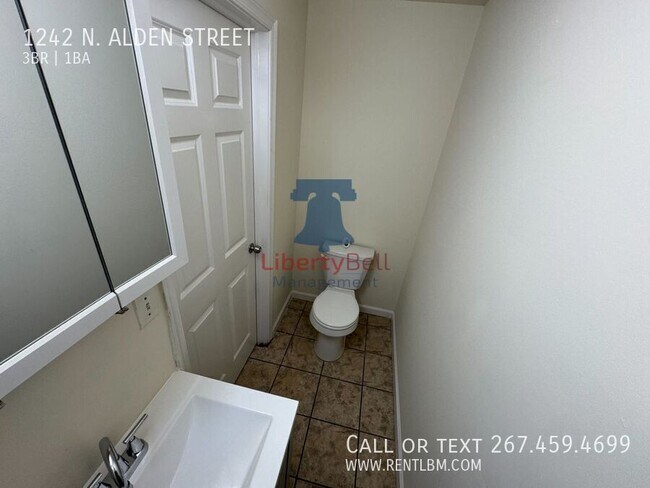 Building Photo - 1242 N Alden St