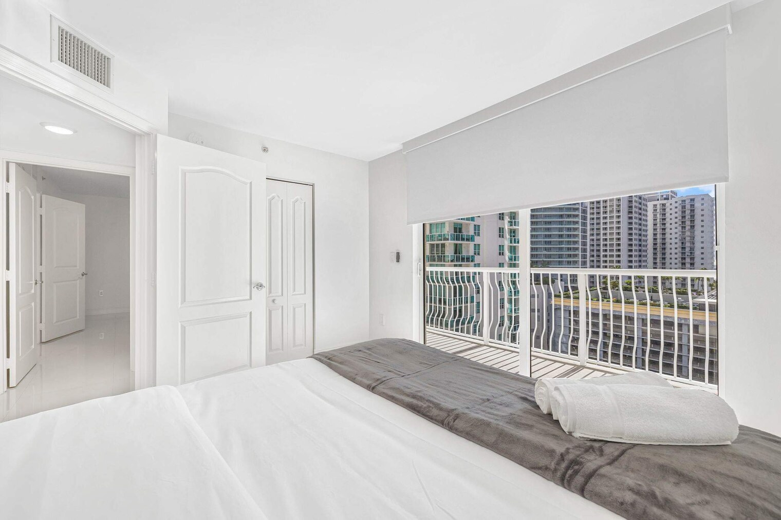 Building Photo - 1200 Brickell Bay Dr