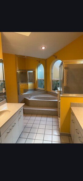 Building Photo - 12390 Summer Springs Dr