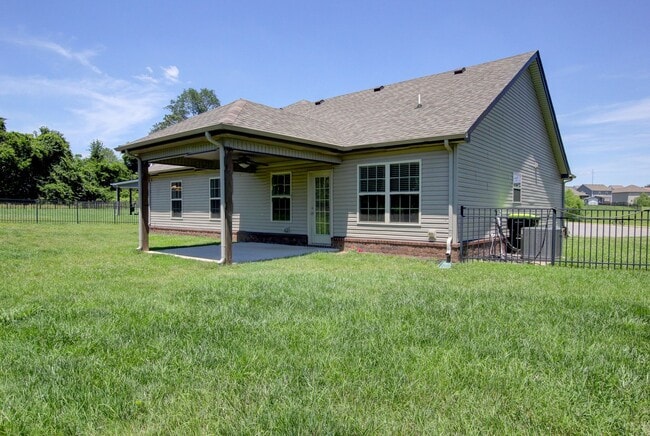 Building Photo - Sharp 3 bed 2 Bath Close To Ft Campbell