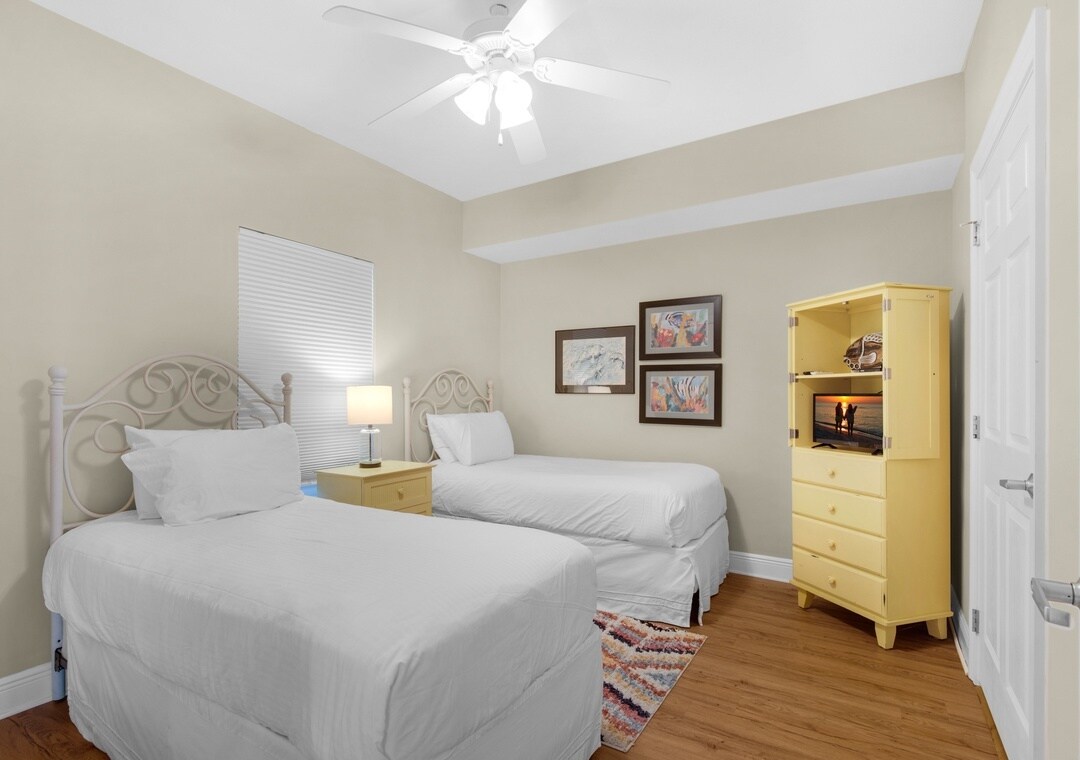 Guest Bedroom - 122 Seascape Dr