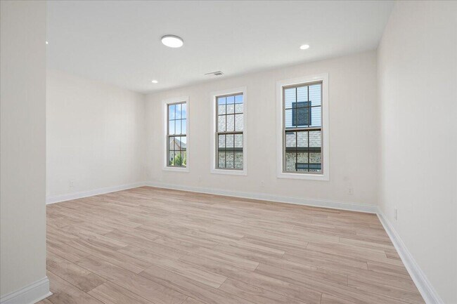 Building Photo - 417 Weston Park