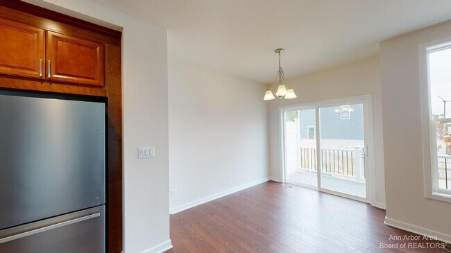 Building Photo - 2704 S Spurway Dr