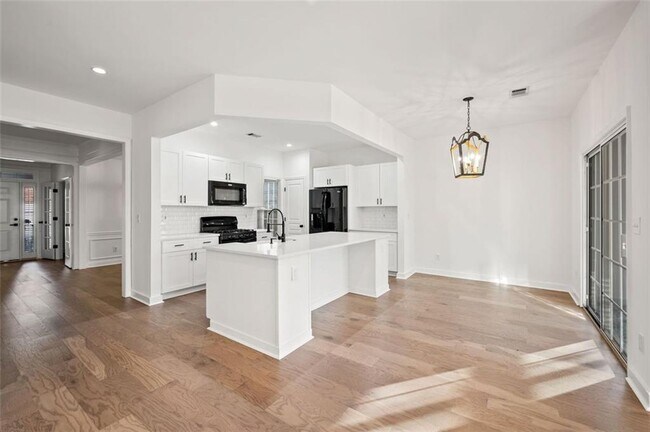 Building Photo - 4090 Prince Charles Dr