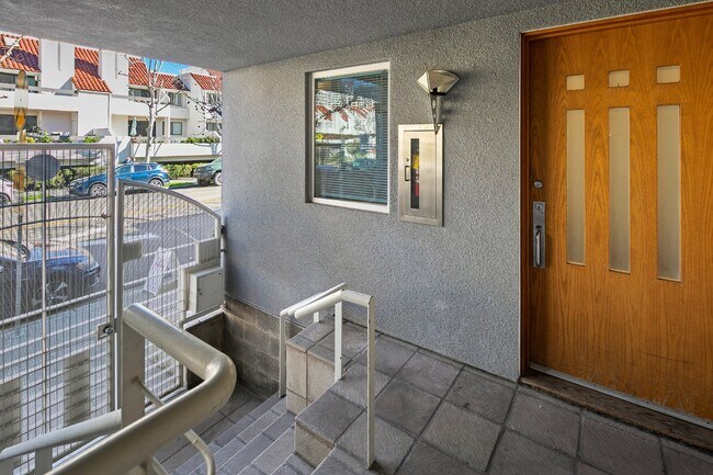 Building Photo - Modern 3 Bedroom Townhouse with Prime Location on Kettner Boulevard in San Diego