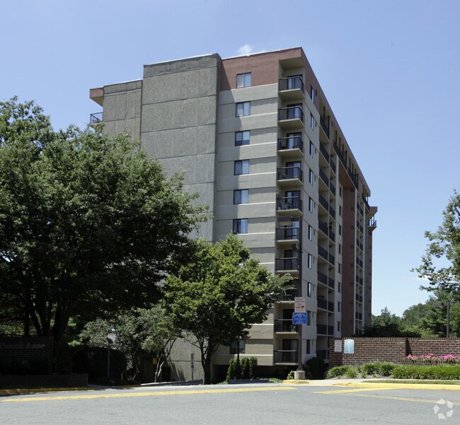 Lakeside Plaza Condominium 3800 Powell Ln Falls Church VA 22041