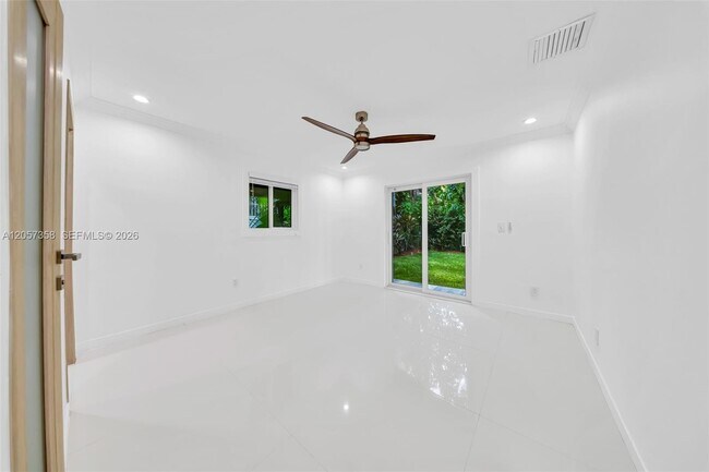 Building Photo - 1104 NE 85th St