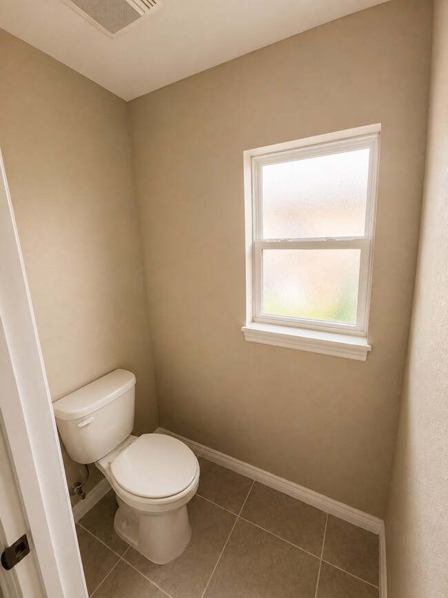 Building Photo - 7335 SE 26th Dr