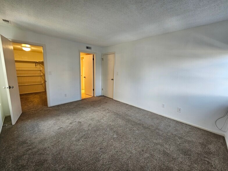 Building Photo - 144 W Rockrimmon Blvd