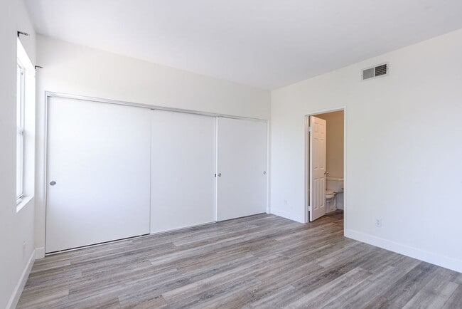 Building Photo - Quiet Carmel Valley Condo For Rent!