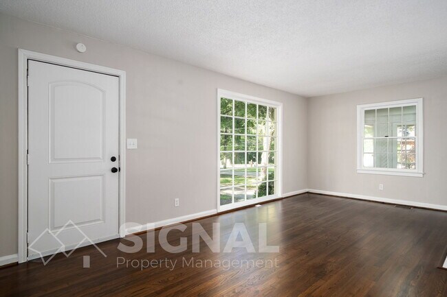 Building Photo - 736 Martinwood Rd